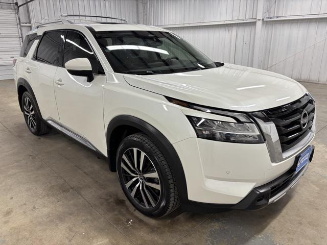 2023 Nissan Pathfinder Platinum FWD
