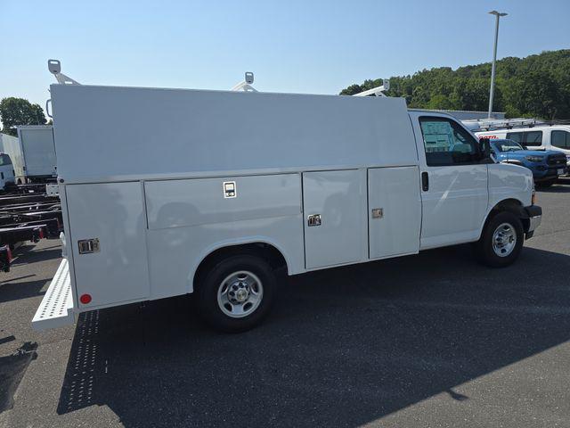 2025 Chevrolet Express Cutaway Work Van