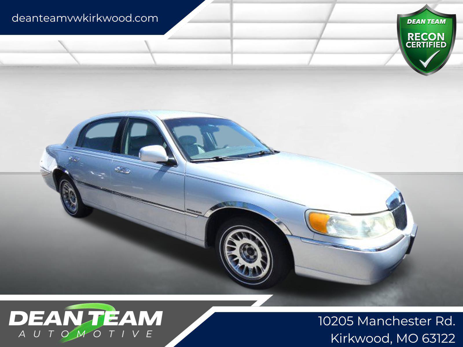 2001 Lincoln Town Car