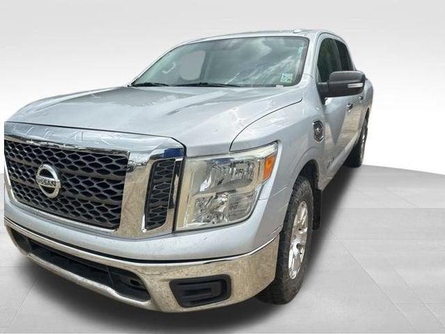 2017 Nissan TITAN SV