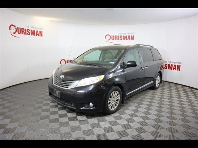 2014 Toyota Sienna XLE V6 8 Passenger