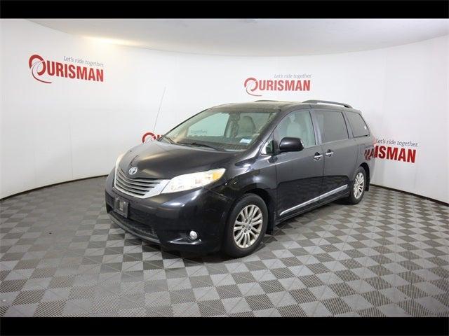 2014 Toyota Sienna XLE V6 8 Passenger