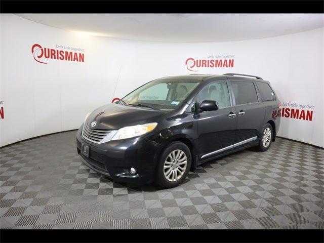 2014 Toyota Sienna XLE V6 8 Passenger