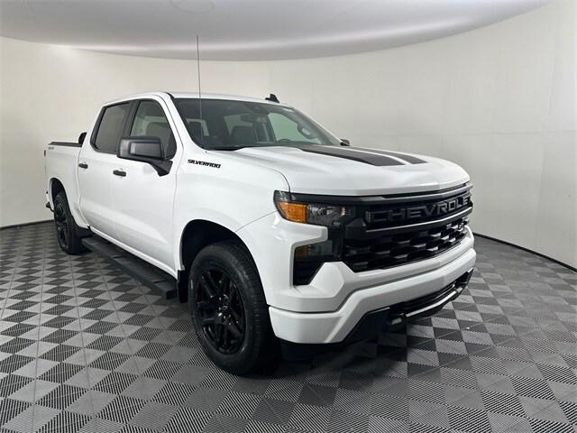 2023 Chevrolet Silverado 1500 4WD Crew Cab Short Bed Custom
