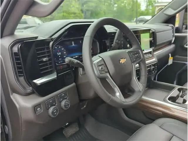 2025 Chevrolet Silverado 2500HD 4WD Crew Cab Standard Bed LT
