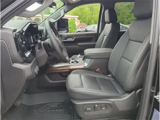 2025 Chevrolet Silverado 2500HD 4WD Crew Cab Standard Bed LT