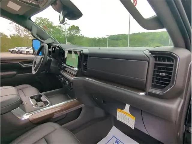 2025 Chevrolet Silverado 2500HD 4WD Crew Cab Standard Bed LT