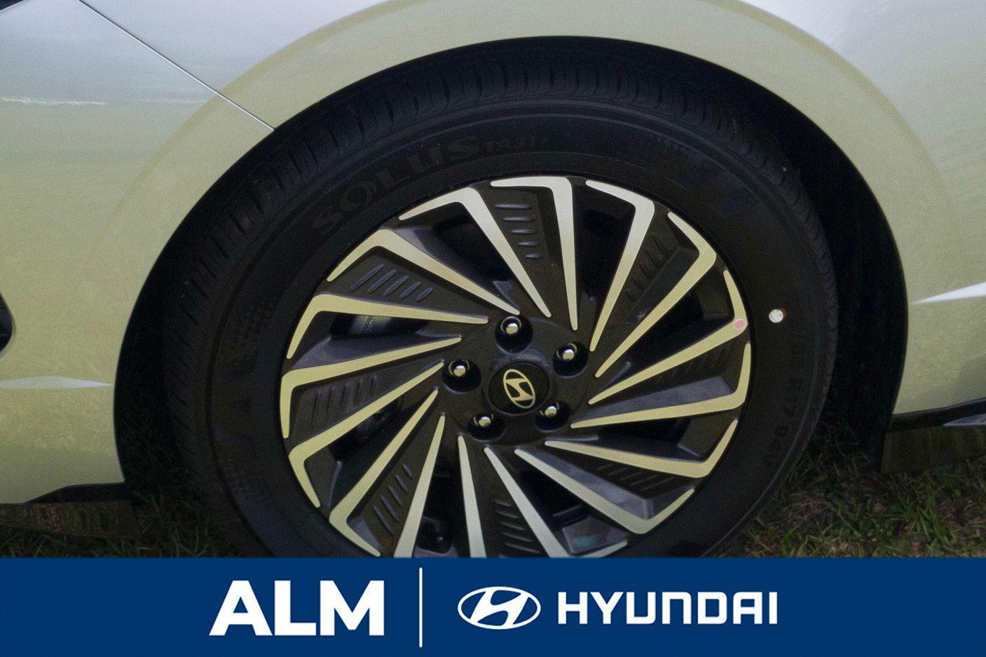2025 Hyundai Sonata Hybrid SEL photo 4