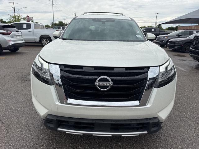 2023 Nissan Pathfinder Platinum FWD