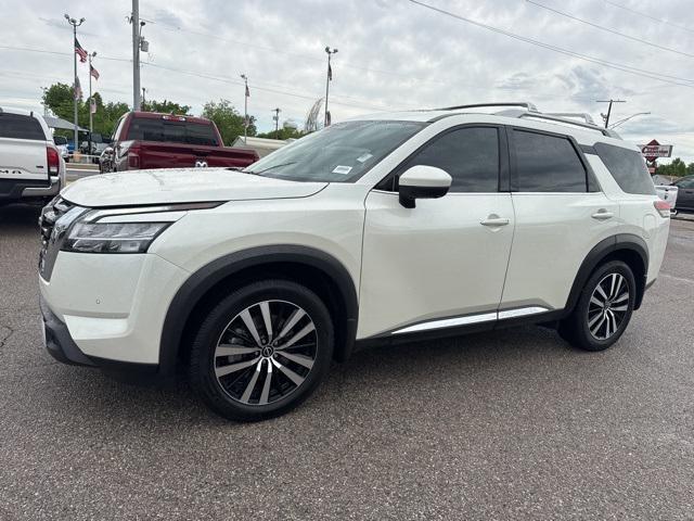2023 Nissan Pathfinder Platinum FWD