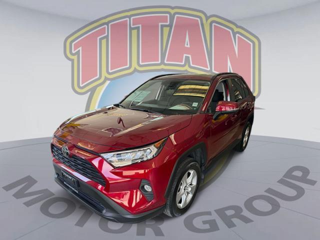 2021 Toyota RAV4 XLE [2]