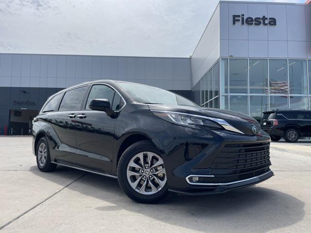 2023 Toyota Sienna XLE