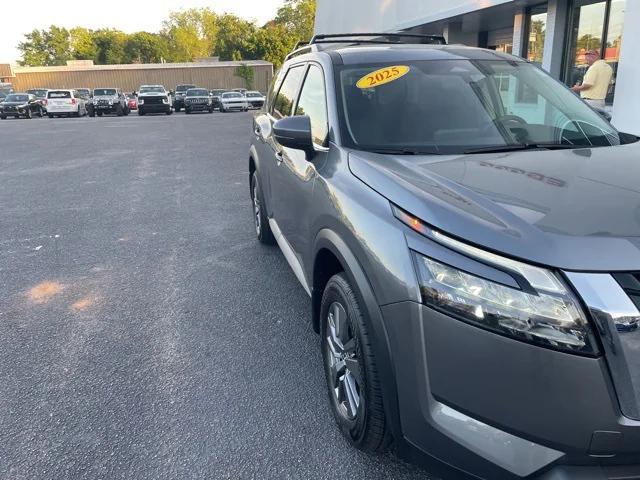2025 Nissan Pathfinder SV FWD
