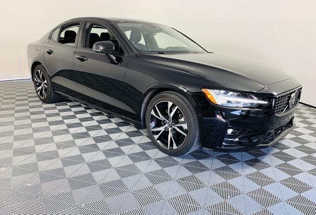 2024 Volvo S60 B5 Plus Dark Theme