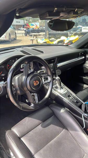 2017 Porsche 911 Carrera 4
