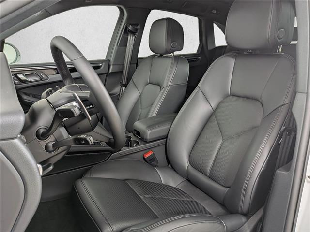 2025 Porsche Macan AWD