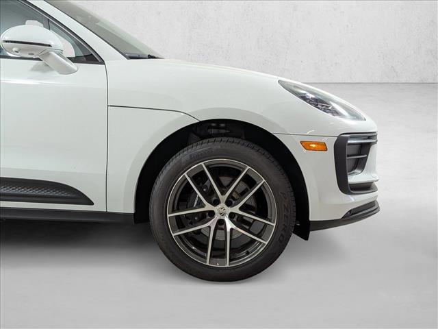 2025 Porsche Macan AWD