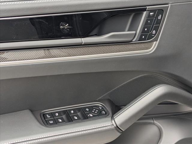 2025 Porsche Cayenne E-Hybrid Turbo