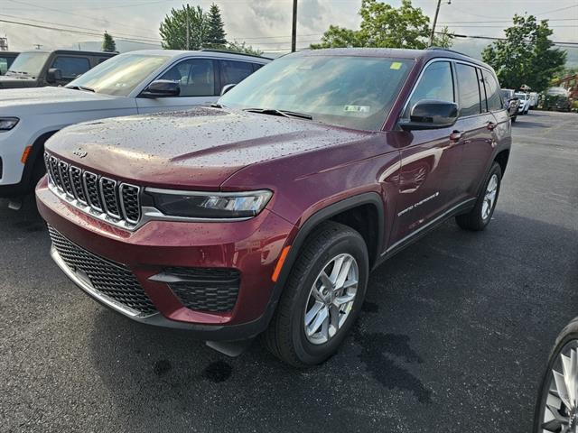 2025 Jeep Grand Cherokee GRAND CHEROKEE LAREDO X 4X4