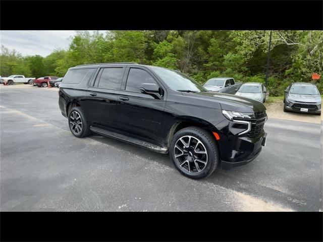 2022 Chevrolet Suburban 4WD RST