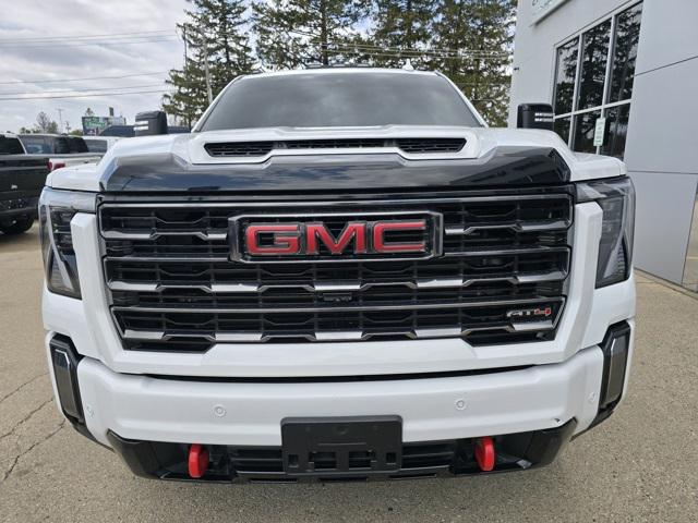 2024 GMC Sierra 2500HD 4WD Crew Cab Standard Bed AT4