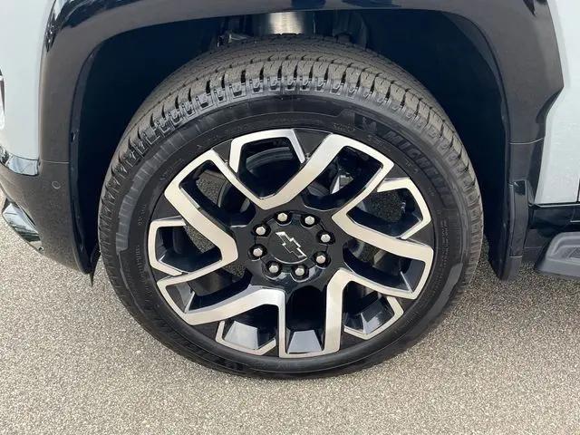 2025 Chevrolet Silverado EV RST