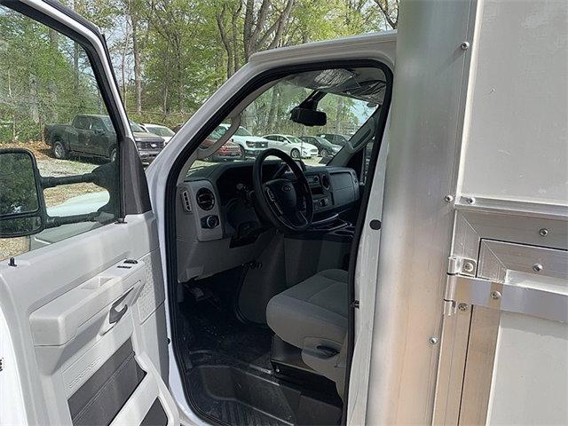 2026 Ford E-350 Cutaway 2026 FORD E-350 CUTAWAY CHASSIS 2DR 138 WB HD