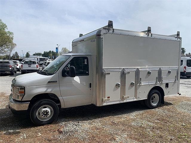 2026 Ford E-350 Cutaway 2026 FORD E-350 CUTAWAY CHASSIS 2DR 138 WB HD