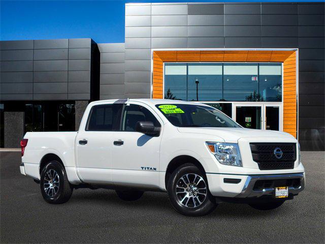 2022 Nissan TITAN Crew Cab SV 4x2