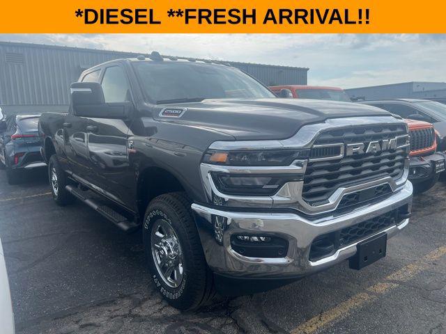 2025 RAM Ram 2500 RAM 2500 TRADESMAN CREW CAB 4X4 64 BOX