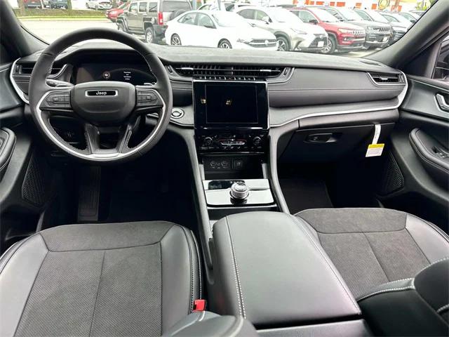 2025 Jeep Grand Cherokee GRAND CHEROKEE L ALTITUDE 4X4