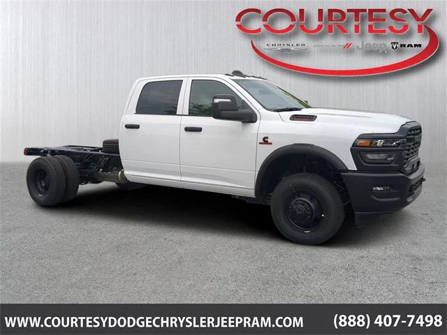 2025 RAM Ram 3500 Chassis Cab RAM 3500 TRADESMAN CREW CAB CHASSIS 4X4 60 CA