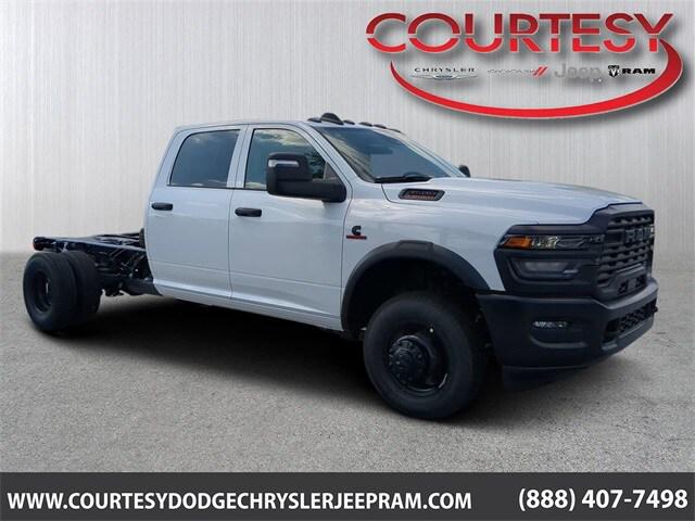 2025 RAM Ram 3500 Chassis Cab RAM 3500 TRADESMAN CREW CAB CHASSIS 4X4 60 CA