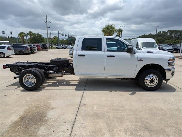 2025 RAM Ram 3500 Chassis Cab RAM 3500 TRADESMAN CREW CAB CHASSIS 4X4 60 CA