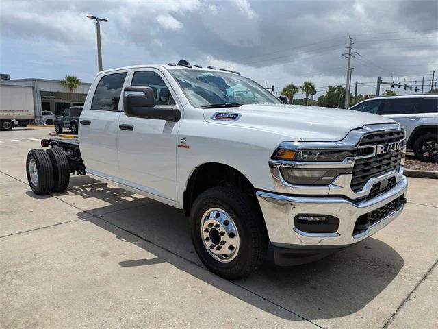 2025 RAM Ram 3500 Chassis Cab RAM 3500 TRADESMAN CREW CAB CHASSIS 4X4 60 CA