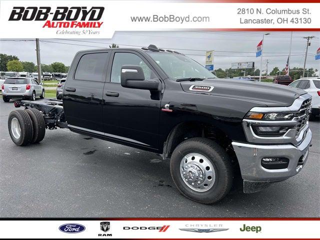 2025 RAM Ram 3500 Chassis Cab RAM 3500 TRADESMAN CREW CAB CHASSIS 4X4 60 CA 2025 RAM Ram 3500 Chassis Cab RAM 3500 TRADESMAN CREW CAB CHASSIS 4X4 60 CA