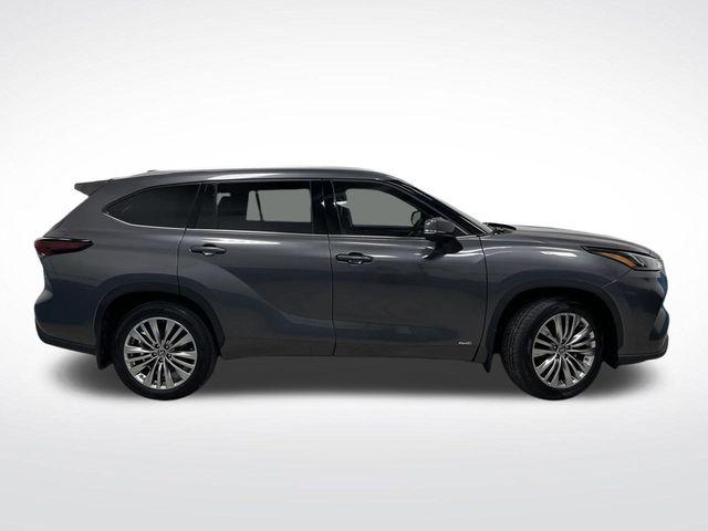 2024 Toyota Highlander Hybrid Platinum