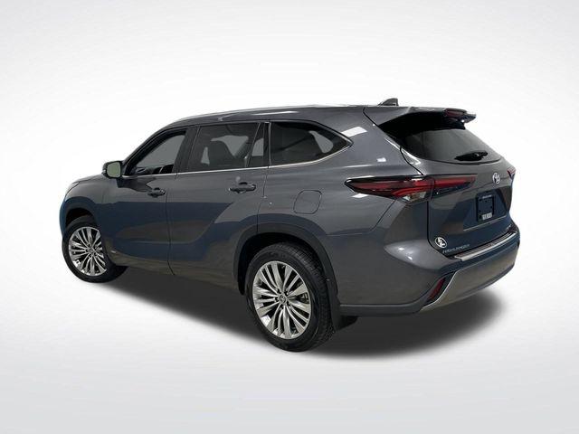 2024 Toyota Highlander Hybrid Platinum