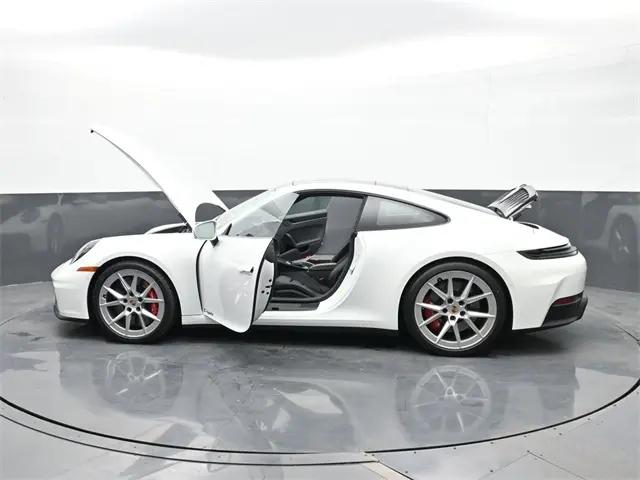 2025 Porsche 911 Carrera GTS
