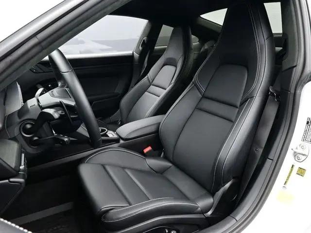 2025 Porsche 911 Carrera GTS