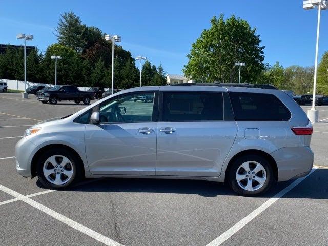 2017 Toyota Sienna LE 8 Passenger