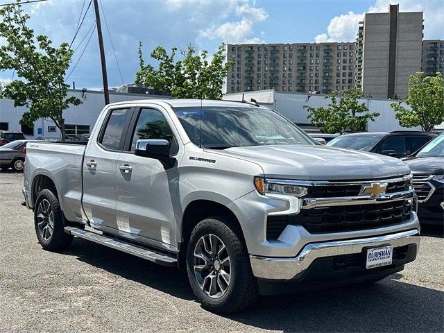 2022 Chevrolet Silverado 1500 4WD Double Cab Standard Bed LT with 2FT