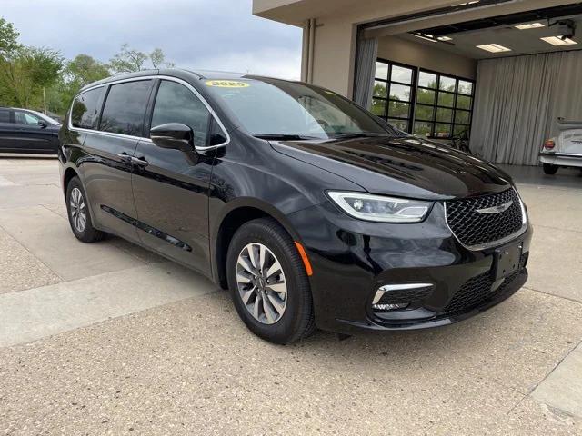 2025 Chrysler Pacifica Hybrid PACIFICA PLUG-IN HYBRID SELECT
