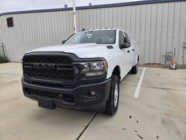 2023 RAM 3500 Tradesman Crew Cab 4x4 8 Box