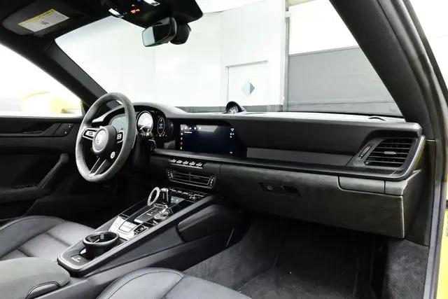 2024 Porsche 911 Carrera 4 GTS