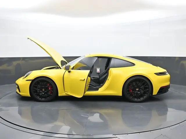 2024 Porsche 911 Carrera 4 GTS