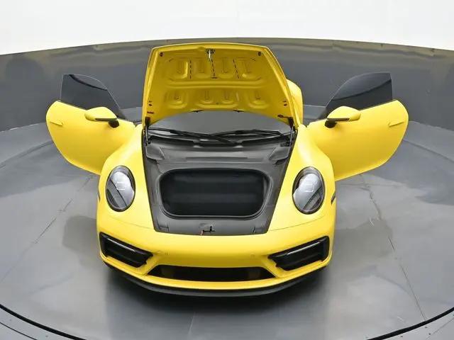 2024 Porsche 911 Carrera 4 GTS