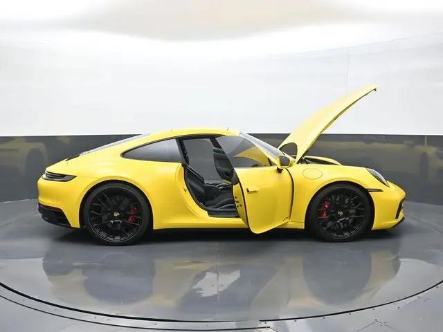 2024 Porsche 911 Carrera 4 GTS