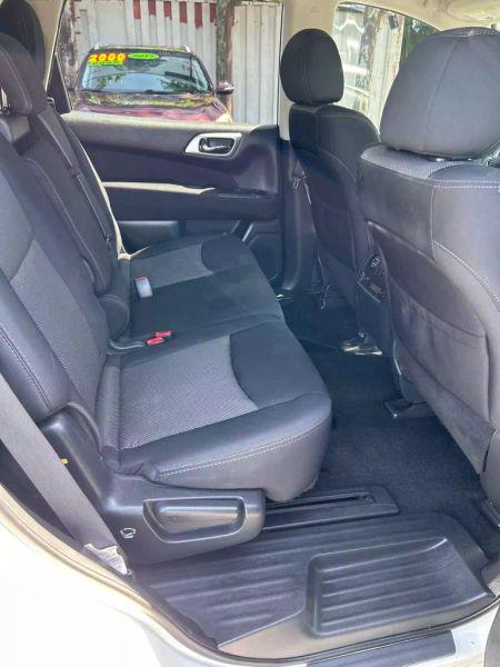 2017 Nissan Pathfinder SV
