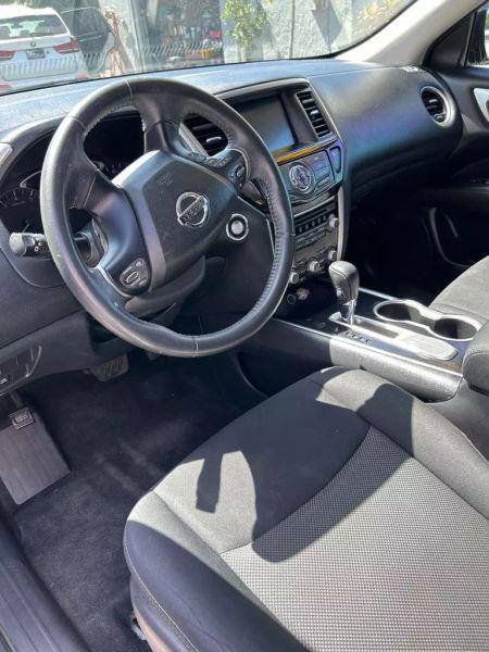 2017 Nissan Pathfinder SV